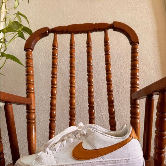 Nike Women's Court Legacy Next Nature Sneakers sz. 5 - Picture 2 of 4